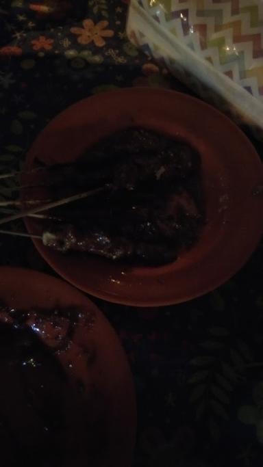 SATE AYAM PINGGIR EMBONG