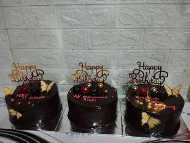 ADHA CAKE & BROWNIES