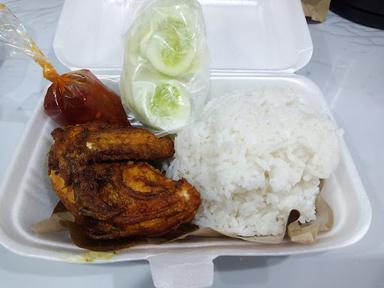 AYAM PENYET FAJAR