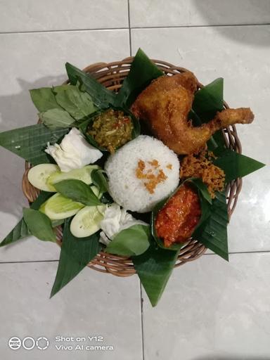 DAPUR AYAM PENYET MAMI DIMPLE ( KOST-KOSAN )