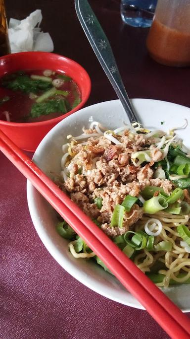 MIE AYAM BANGKA AFU SUNTER