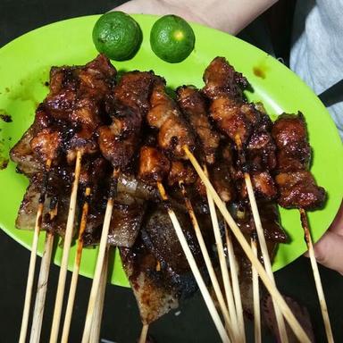 SATE BABI & SOP BAKUT 89 SUNTER