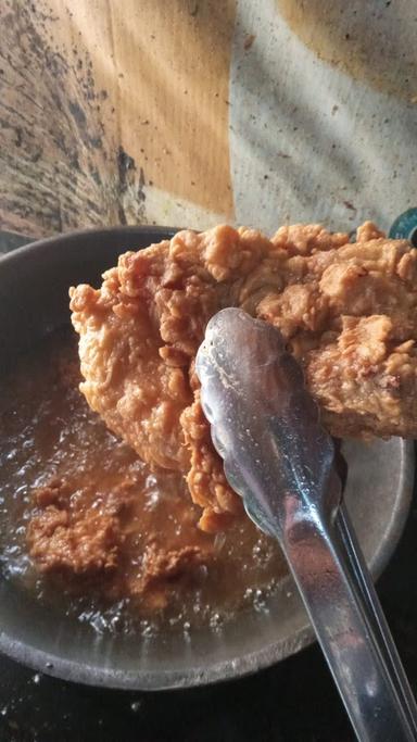 WARUNG POJOK IBU SUR (NASI UDUK & PECEL AYAM)