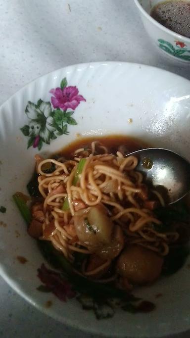 BAKSO DAN MIE AYAM SUDUT PERUM TNI