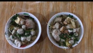 BAKSO IKAN DAN SOTO FENOMENAL