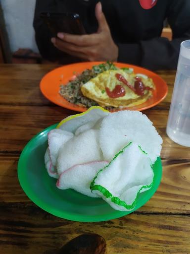 E'KAMPOENG [NASI/MIE/KUETIAUW GORENG & REBUS RP10RB]