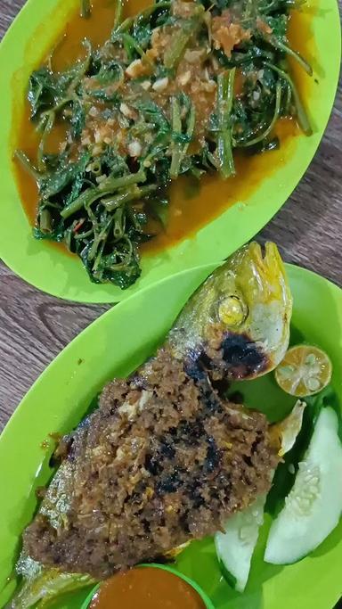 IKAN BAKAR PONDOK KUNING