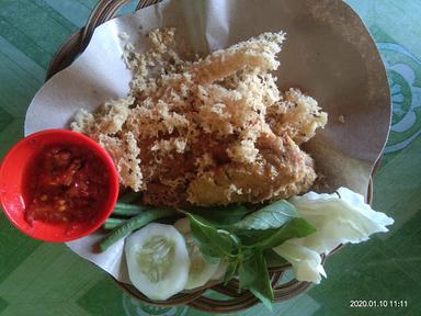 AYAM GORENG MBAH WALUYO