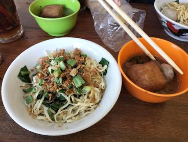 BAKSO & MIE AYAM ROSI ROSO