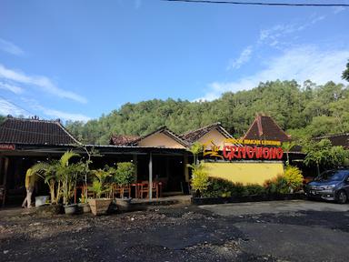 RUMAH MAKAN LESEHAN GRIYO WONO