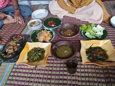 SAUNG APUNG MAMA DEDEH