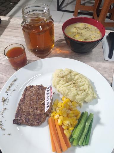 BOSTEAK KITCHEN PEKAPURAN