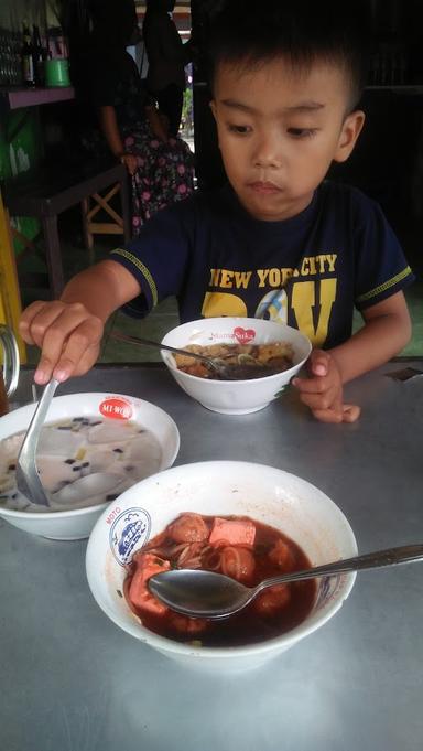 BAKSO & ES CAMPUR MBAK NUR