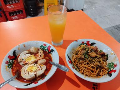 MIE BAKSO & MIE AYAM SOLO PUSAT REDJEKI