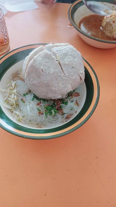 MIE BAKSO & MIE AYAM SOLO PUSAT REDJEKI