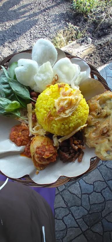 NASI KUNING IBU TITA