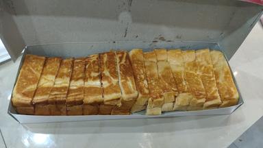 ROTI BAKAR DAN MARTABAK HOLLANS 'S PASEBAN