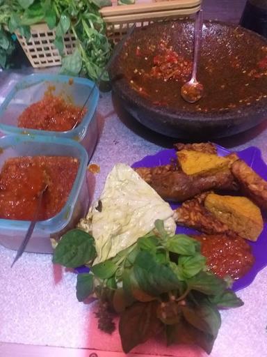 AYAM GORENG SAMBAL GOANG