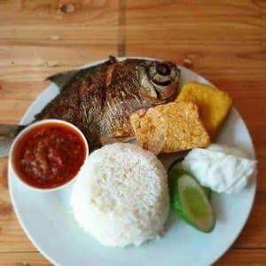 IKAN BAKAR, AYAM BAKAR DAN ES NGIDAM GRAHAJAYA