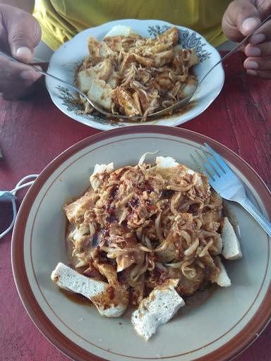 KUPAT TAHU & GADO- GADO DENI