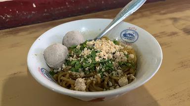 MIE BASO KOTA KEMBANG