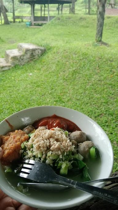 RUMAH MAKAN TIGA PUTRI TANJUNG MASAKAN PADANG