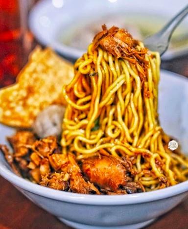 MIE AYAM & MIE YAMIEN PELANGI