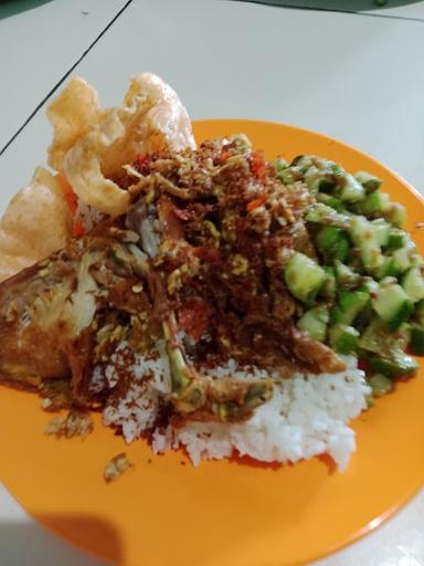 AYAM GORENG SERUNDENG HJ.ENOK