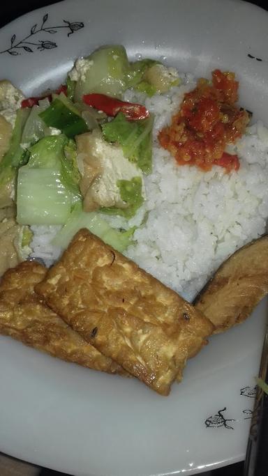 WARUNG NASI TIMBEL IBU UUM