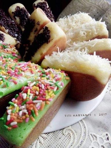 ANEKA KUE JADUL KUE APE KUE CUBIT KUE RANGI KUE PANCONG KUE PUKIS KUE DORATAKI KUE MARTABAK MINI