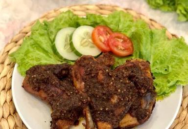 AYAM PENYET SAMBEL IJO CAK HELMY ( ONLY SERVE TAKEWAY AND ONLINE SHOP )