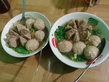 BAKSO DAN MIE AYAM PAKDE GATHOT SOLO