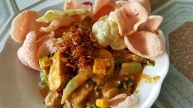 GADO GADO ALFAMART TEBET TIMUR RAYA