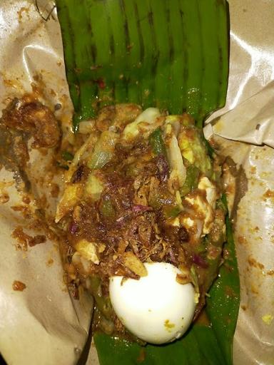 GADO-GADO BETAWIE MPOK SURI