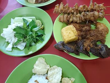 NASI UDUK AYAM GORENG 3 SAUDARA