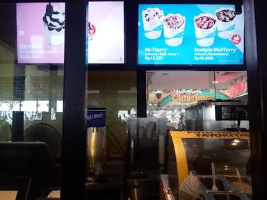 MC DONALDS ICE CREAM KIOSK