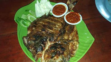 IKAN BAKAR TIGA PUTRA