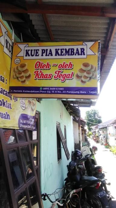 KUE PIA KEMBAR