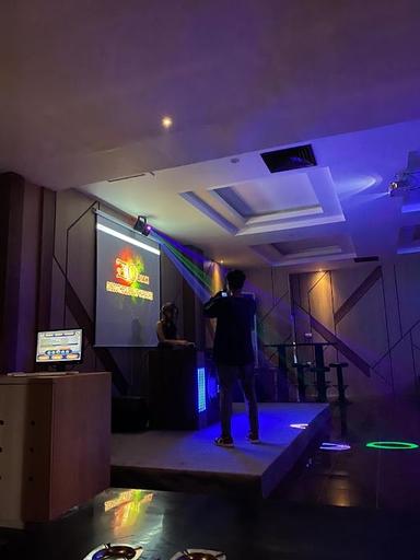 DLUX KARAOKE