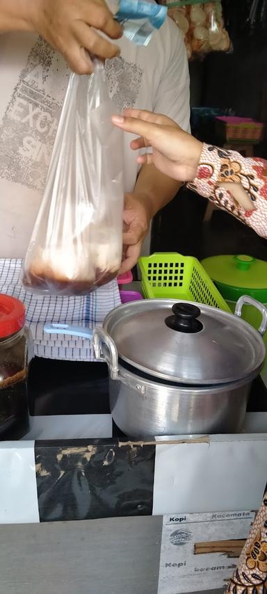 WARUNG ES & PEMPEK BU IDA