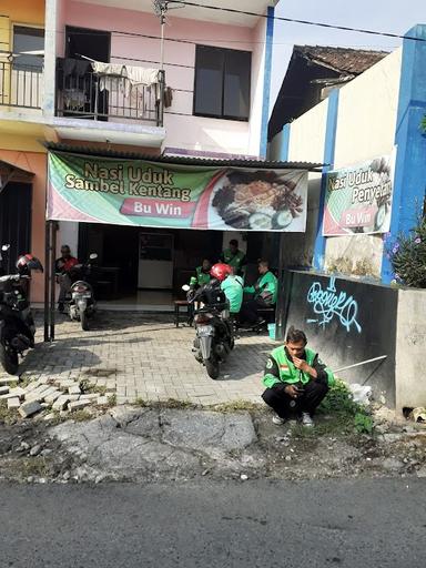 NASI UDUK DAN PENYETAN BU WIN