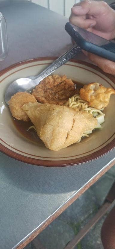 PEMPEK LEMAK NIAN SALATIGA