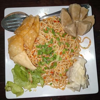 MIE AYAM & BAKSO ARTISAH