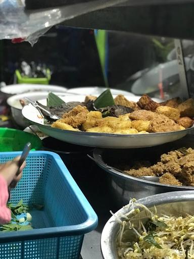 NASI PECEL & RAWON KHAS KEDIRI NYAMPLENG