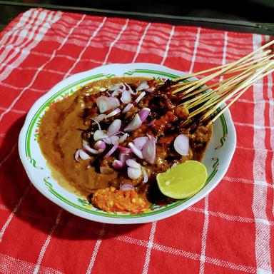 SATE AYAM MADURA - PAK ROIB (PKL KEDUNGDORO)