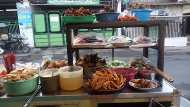 WARUNG JAYA PENYETAN +BEBEK +AYAM +LELE +BANDENG +TELOR +TEMPE+ TAHU