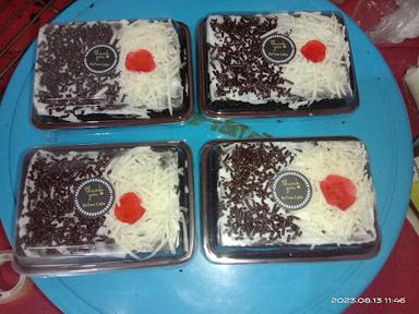 TOKO KUE.KUE TART,BROWNIES,CARAMEL,BOLU PELANGI RA TWO CAKE & BROWNIES