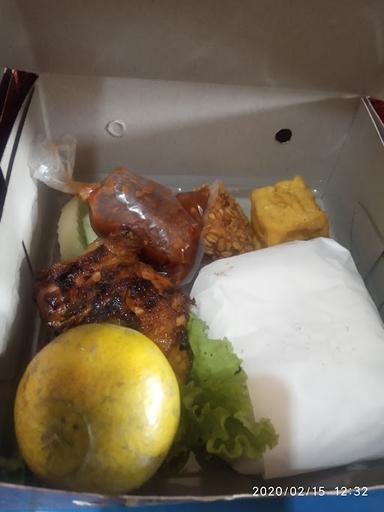 AYAM PENYET SARI RASA