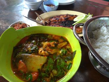 RUMAH MAKAN SAUNG IBU