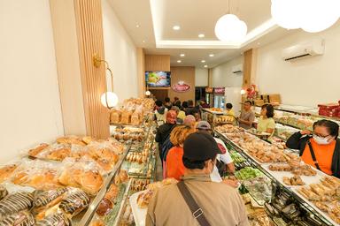 FANCY BAKERY MAJAPAHIT